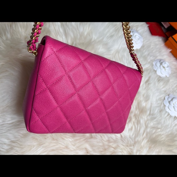 **SOLD** 22P Chanel Candy Pink Caviar SMALL Melody Crossbody Bag Gold Hardware - Picture 2 of 10